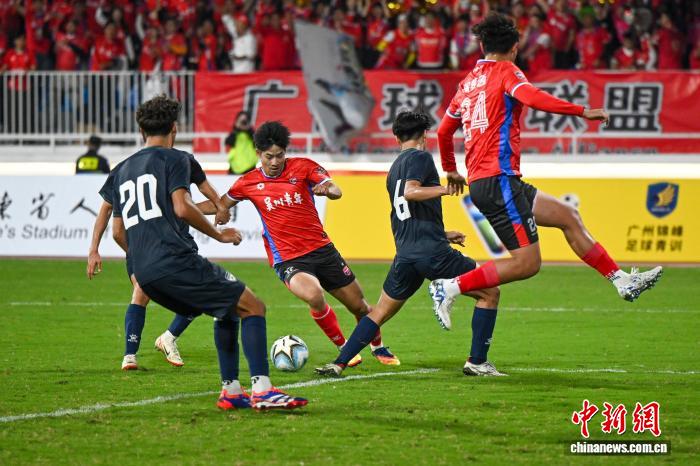 吴川青年队6-0大胜香港队 首战告捷