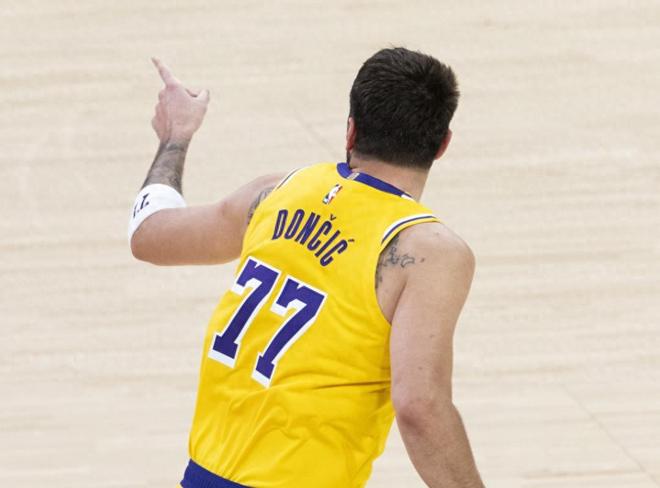 东契奇创21世纪唯一9连胜场均40分纪录 湖人豪取