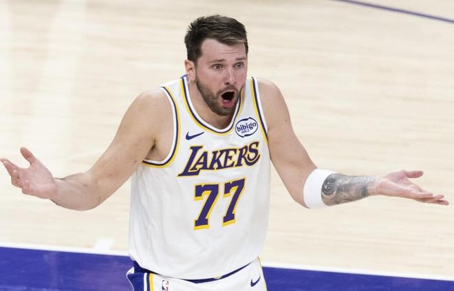 东契奇创21世纪唯一9连胜场均40分纪录 湖人豪取