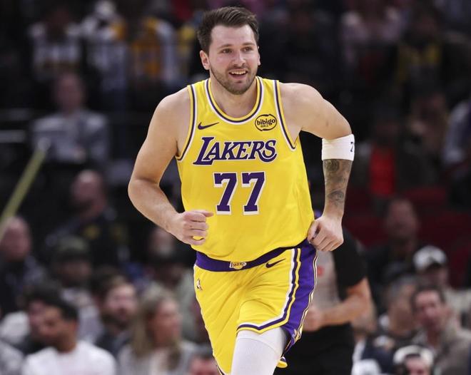 东契奇创21世纪唯一9连胜场均40分纪录 湖人豪取