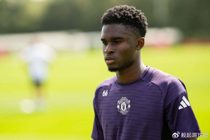 曼联青训新星续约至2028年或成一线队常客