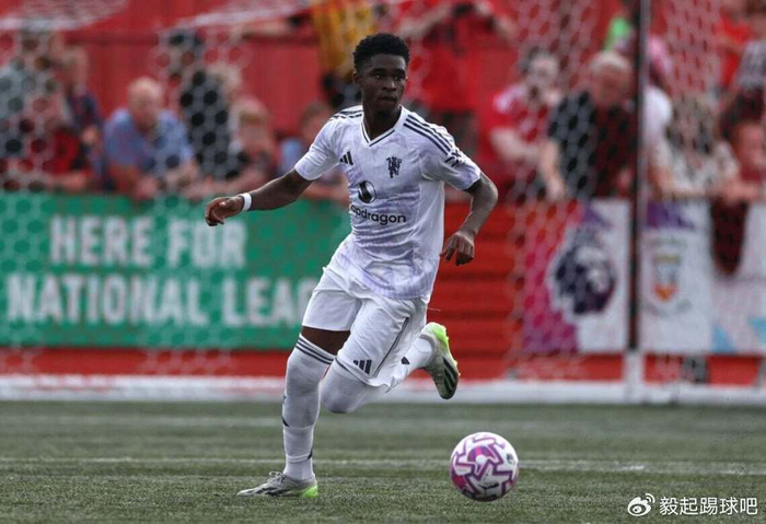 曼联青训新星续约至2028年或成一线队常客