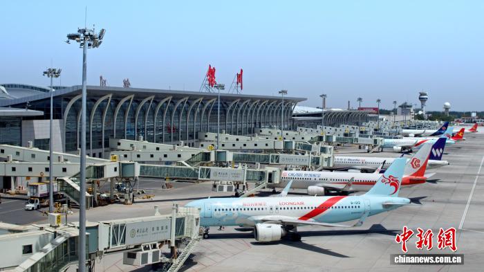 银川机场双节迎来客流高峰：高效统筹与服务升